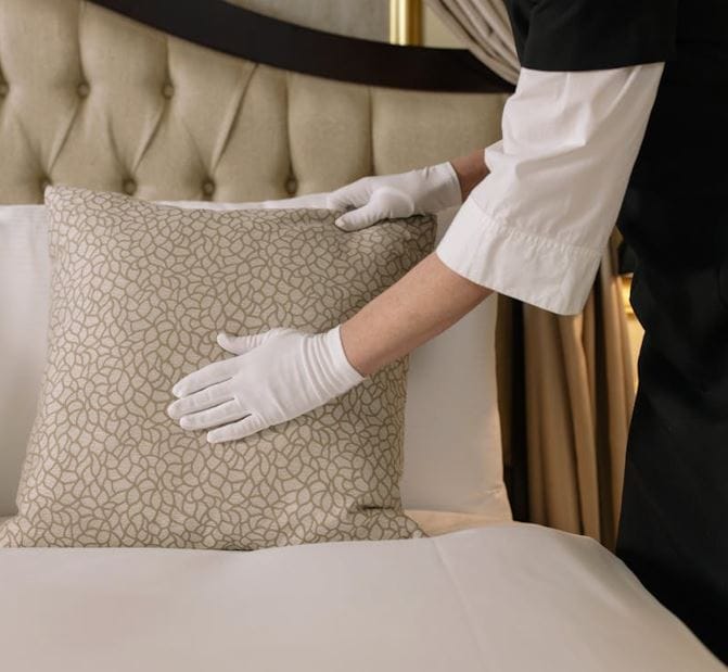 How to Keep Your Guest Bedroom Hotel-Perfect When You Hire Linen Service