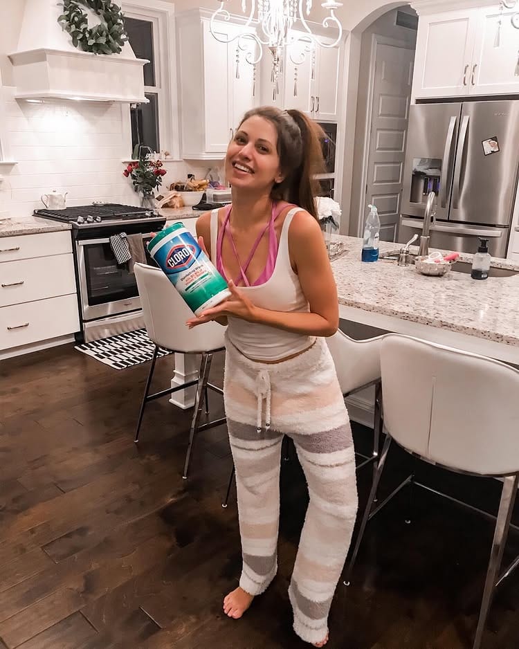 How to Get That Stubborn Clorox Smell Off Your Hands