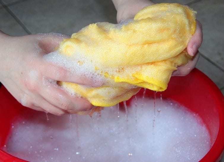 How to Choose the Best Handleware Jugs for Cleaning