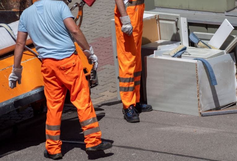 How Junk Removal Service Help with Home Renovations