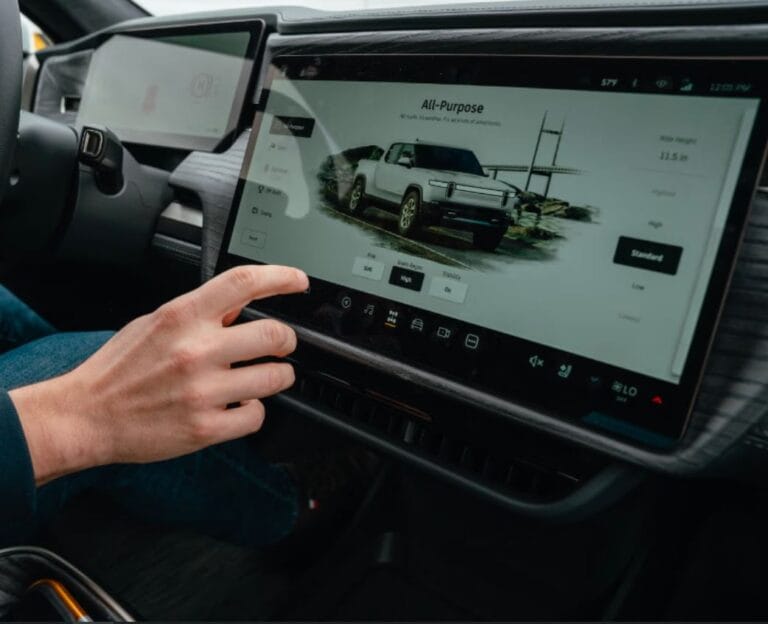 The Ultimate Guide: How to Clean a TFT Screen Safely and Effectively