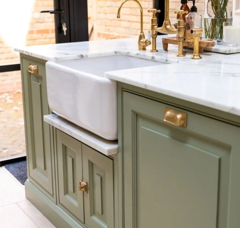 The Ultimate Guide to Cleaning a Fireclay Sink: Restore and Maintain Its Beauty