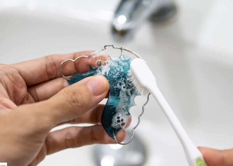 How to Clean Your Retainer with Vinegar for a Healthier Smile