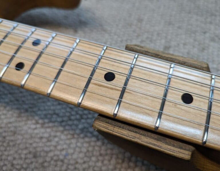 How to Clean a Maple Fretboard: A Professional Guide to Safe Maintenance
