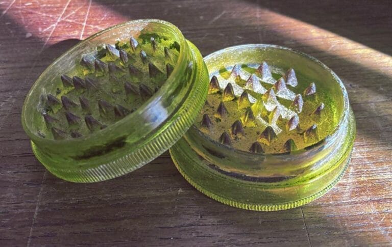 How to Clean a Plastic Weed Grinder: A Professional Step-by-Step Guide