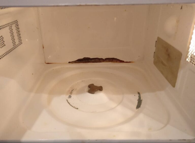 Is It Safe to Use a Microwave with Rust Inside? The Unvarnished Truth